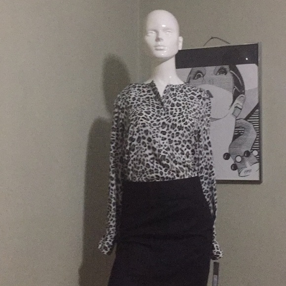 Size small animal print blouse NWT - Picture 1 of 3